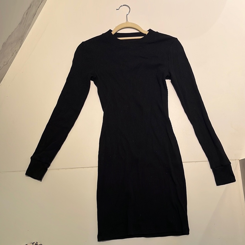 Black Aritzia TNA tshirt dress, size S